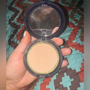 Estée Lauder powder foundation